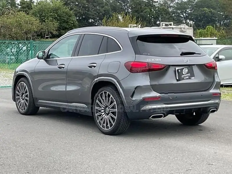 Mercedes Benz GLA 180 AMG Line 2025