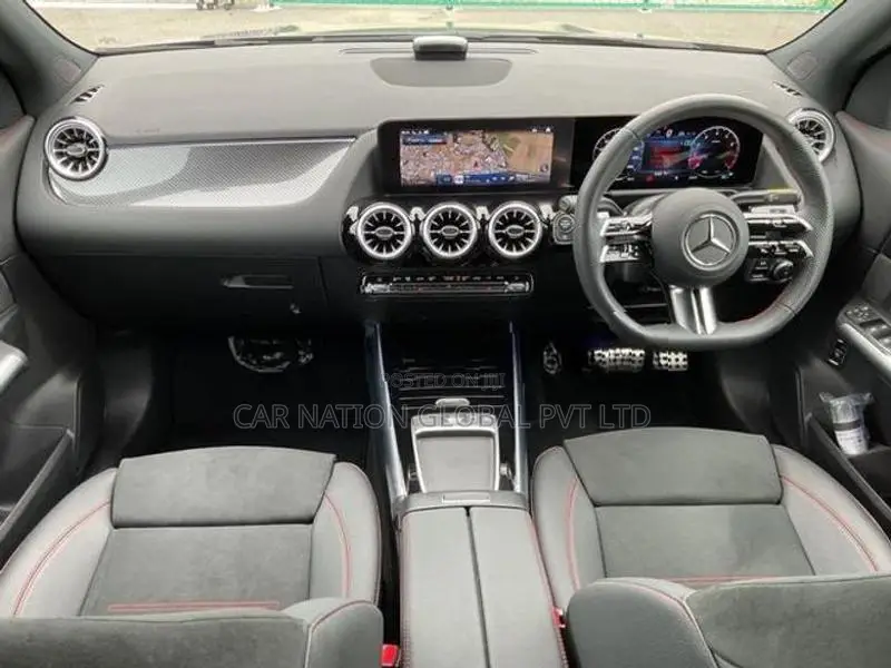 Mercedes Benz GLA 180 AMG Line 2025