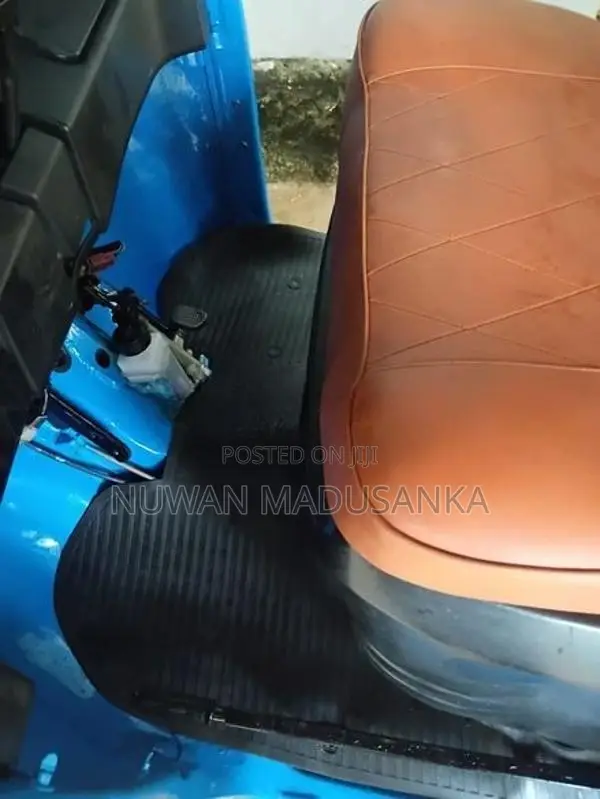 Bajaj RE 2016