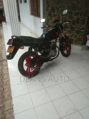 Honda CB 125 2005