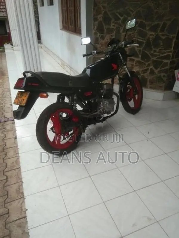 Honda CB 125 2005