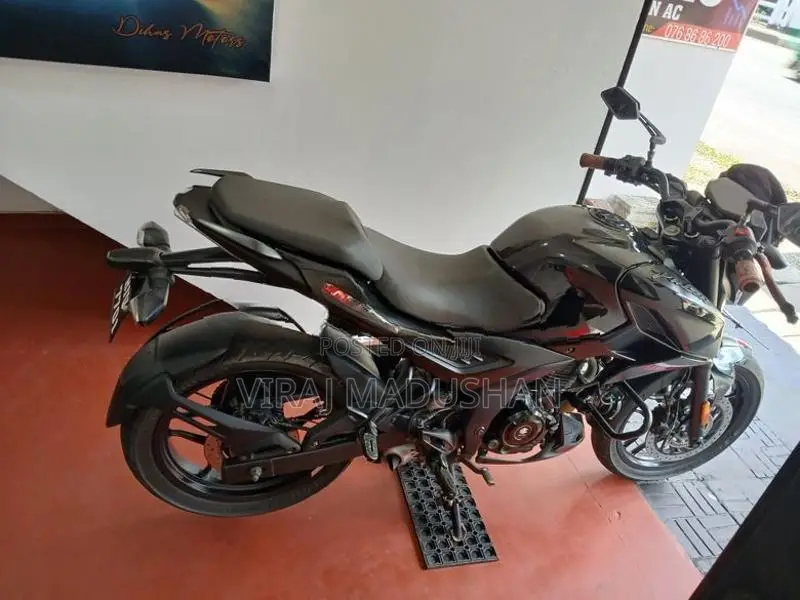 Bajaj Pulsar N160 2025