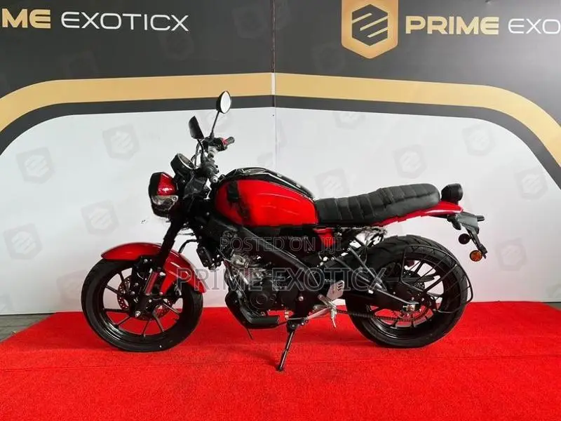 Yamaha XSR 155 Vivid red 2026