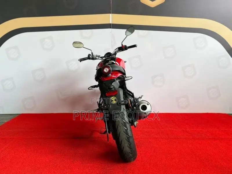 Yamaha XSR 155 Vivid red 2026