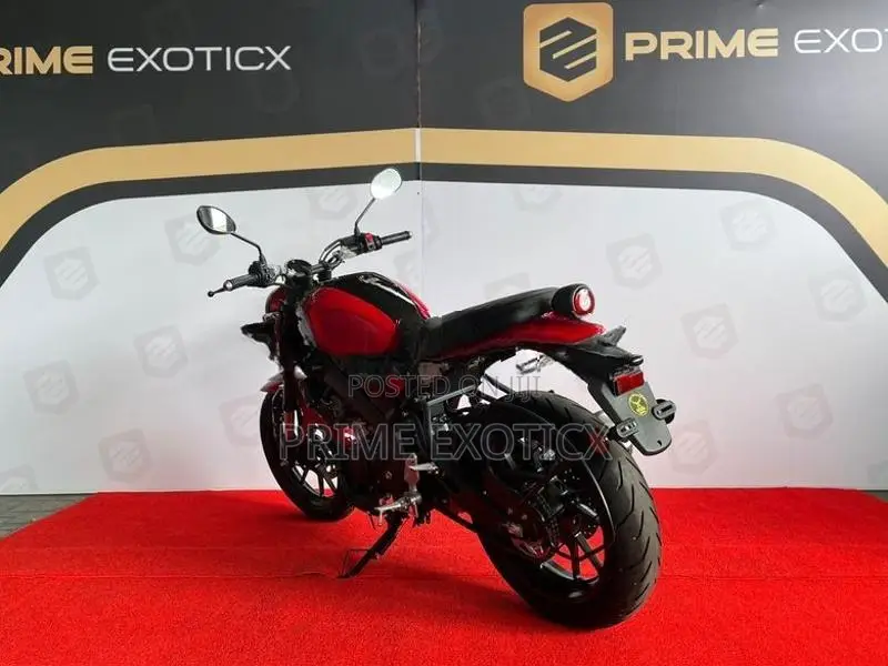 Yamaha XSR 155 Vivid red 2026