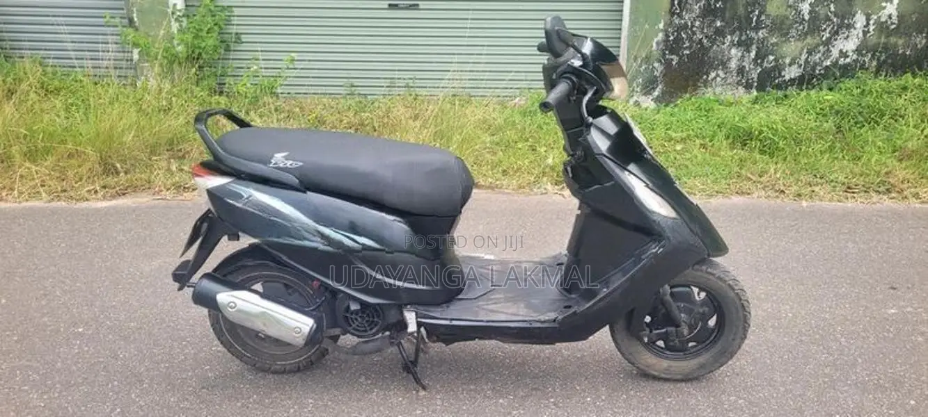 Bajaj Kristal 2010