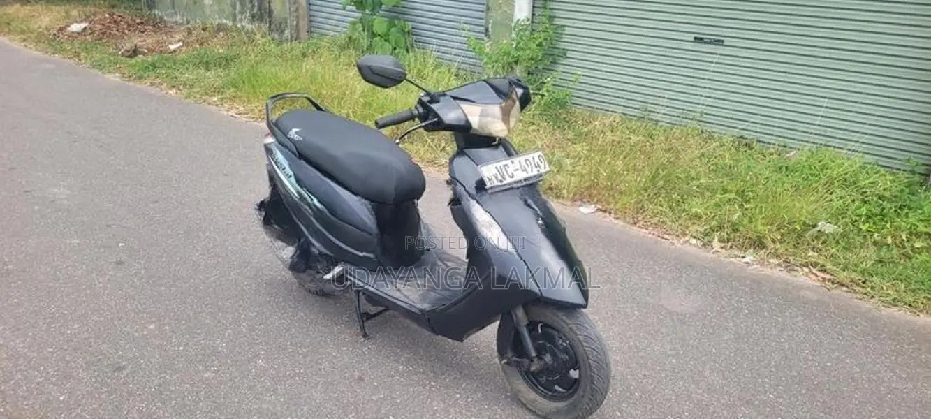 Bajaj Kristal 2010