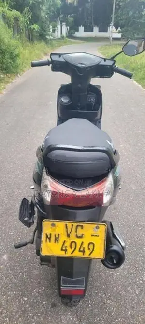 Bajaj Kristal 2010