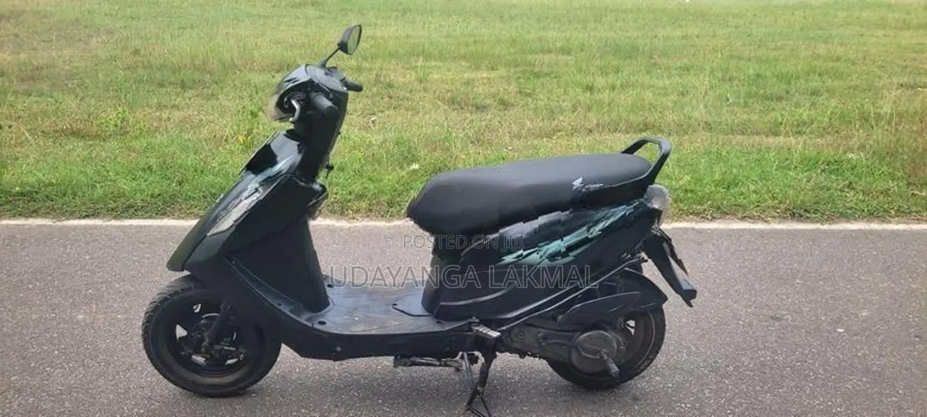 Bajaj Kristal 2010