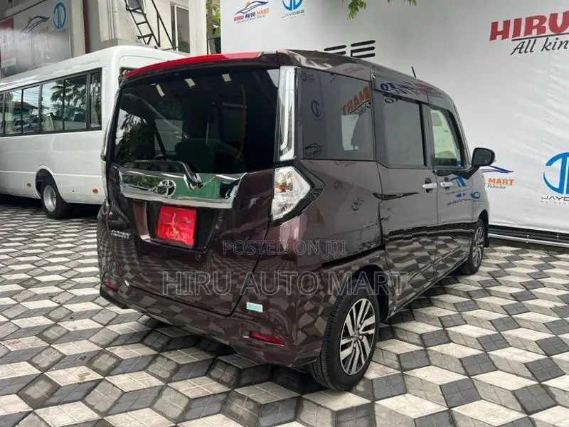 Toyota Roomy Custom G 2023