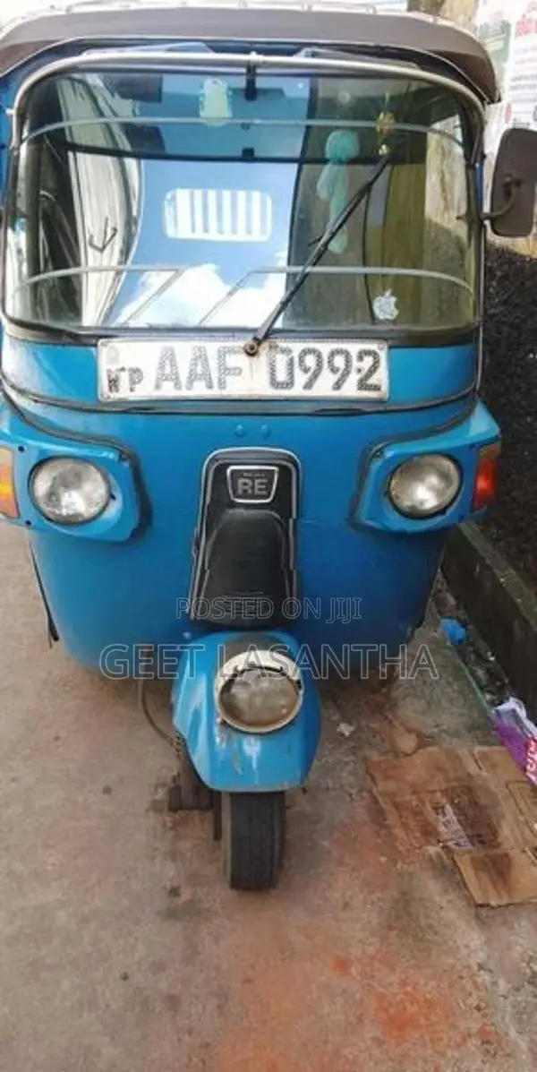 Bajaj RE 2012