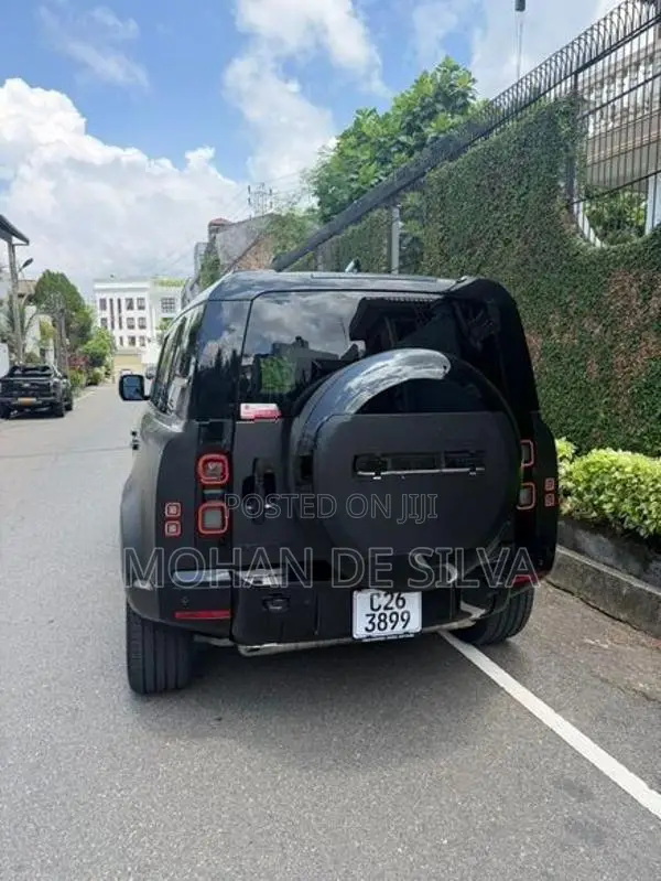 Land Rover Defender SE 2026