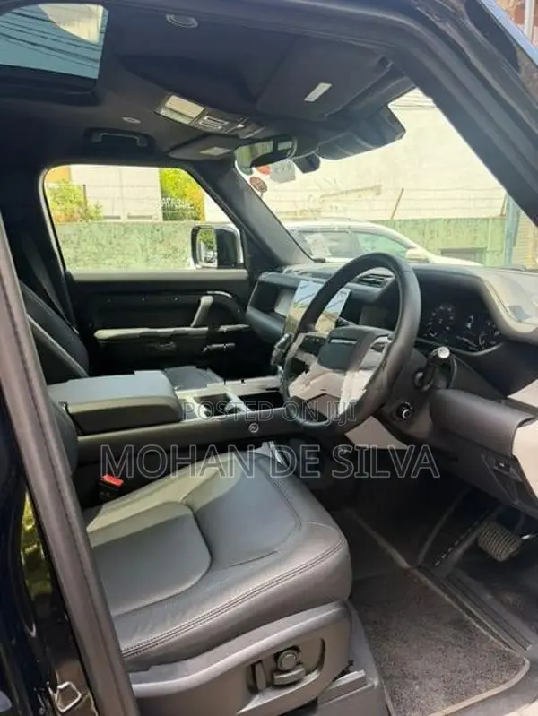 Land Rover Defender SE 2026