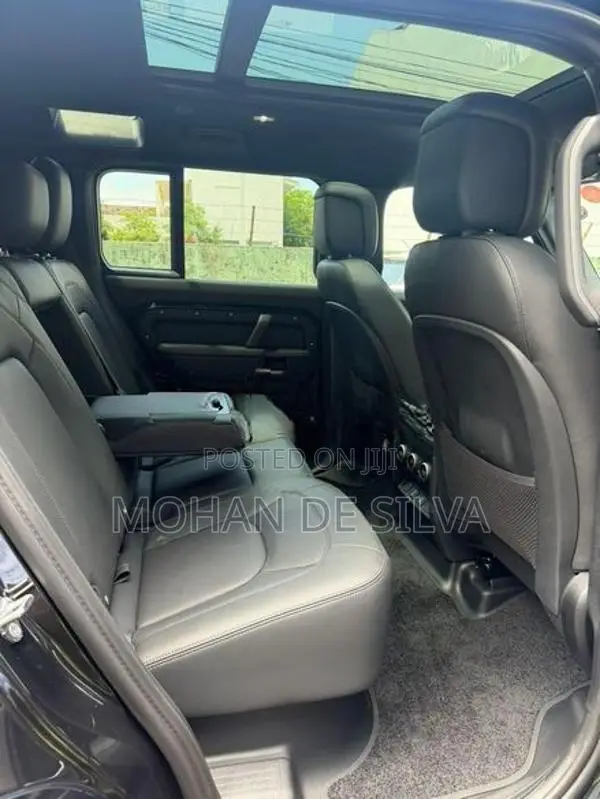 Land Rover Defender SE 2026