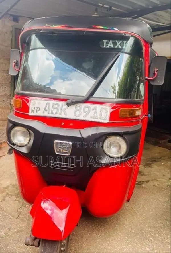 Bajaj RE 2018