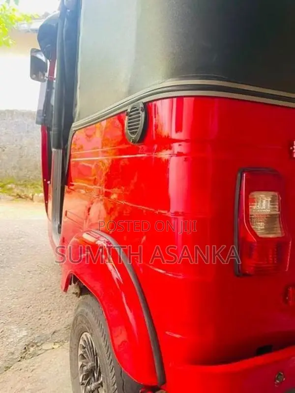 Bajaj RE 2018