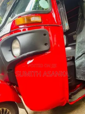 Bajaj RE 2018