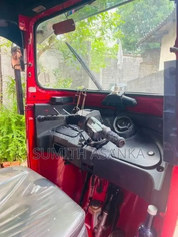 Bajaj RE 2018