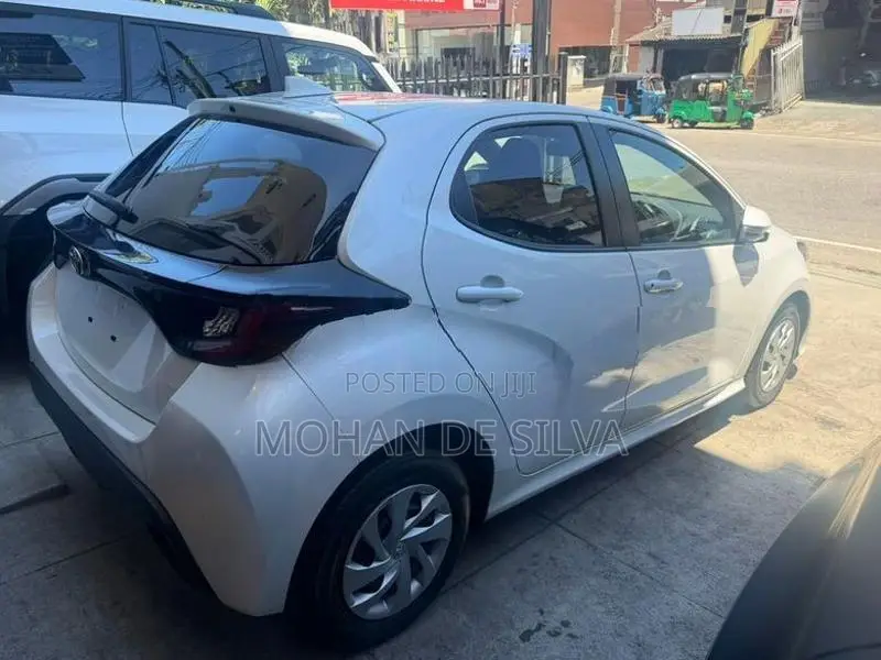 Toyota Yaris G 2024