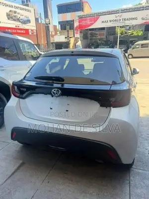 Toyota Yaris G 2024