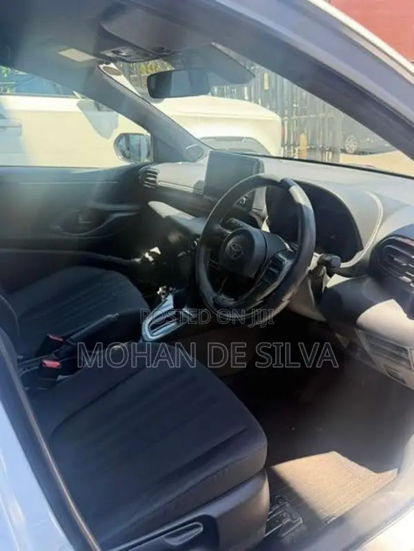 Toyota Yaris G 2024