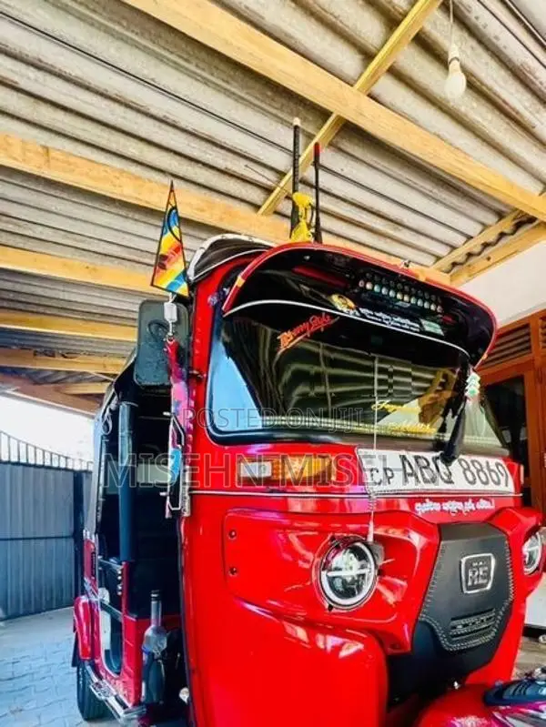 Bajaj RE 2019