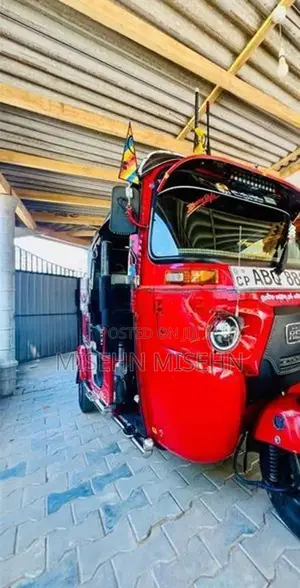 Bajaj RE 2019