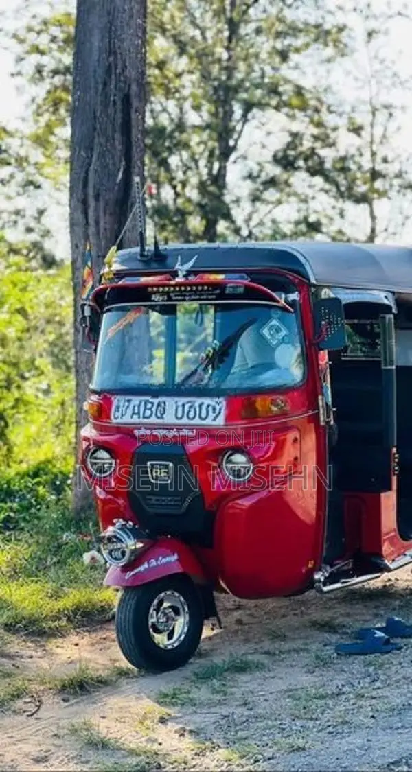 Bajaj RE 2019