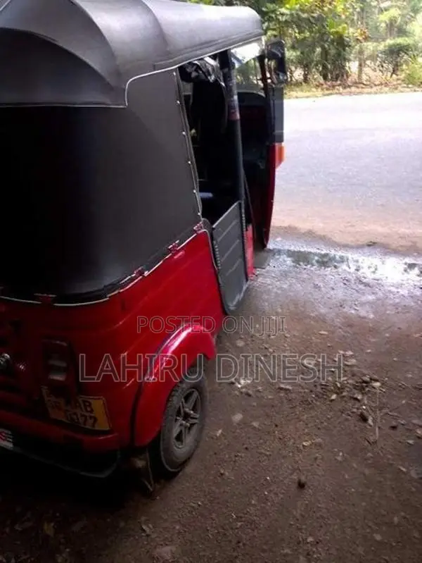 Bajaj RE 2012