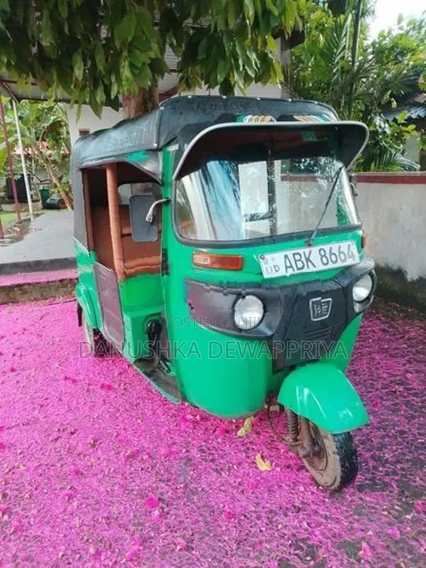 Bajaj RE 2016