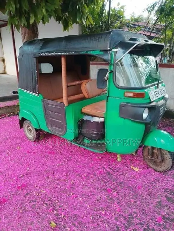Bajaj RE 2016