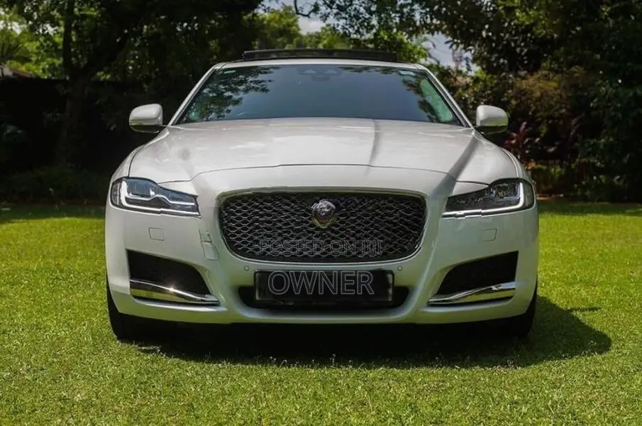 Jaguar XF R-Dynamic - HSE 2017