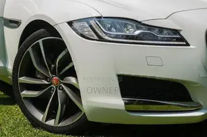 Jaguar XF R-Dynamic - HSE 2017