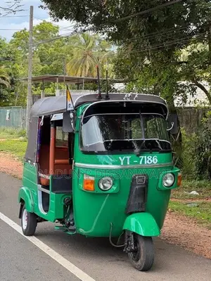 Bajaj RE 205 2011