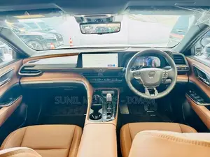 Toyota Crown ESTATE Z HEV Highest 2025