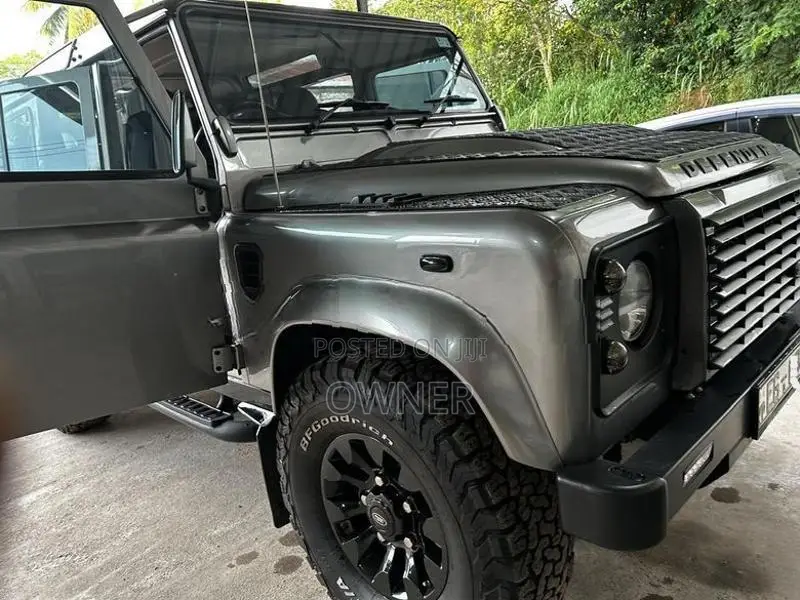 Land Rover Defender 110 Puma 2014 1996