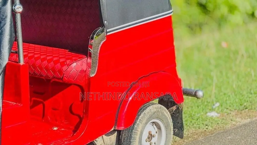 Bajaj RE 2013