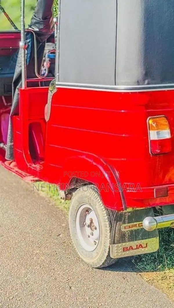 Bajaj RE 2013