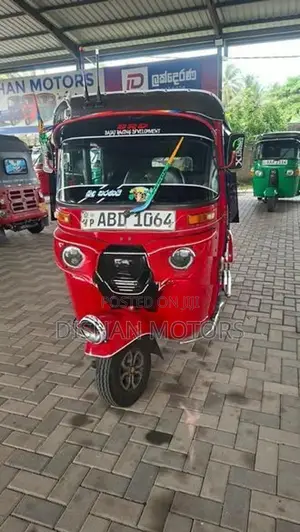 Bajaj RE 4Strok 2015