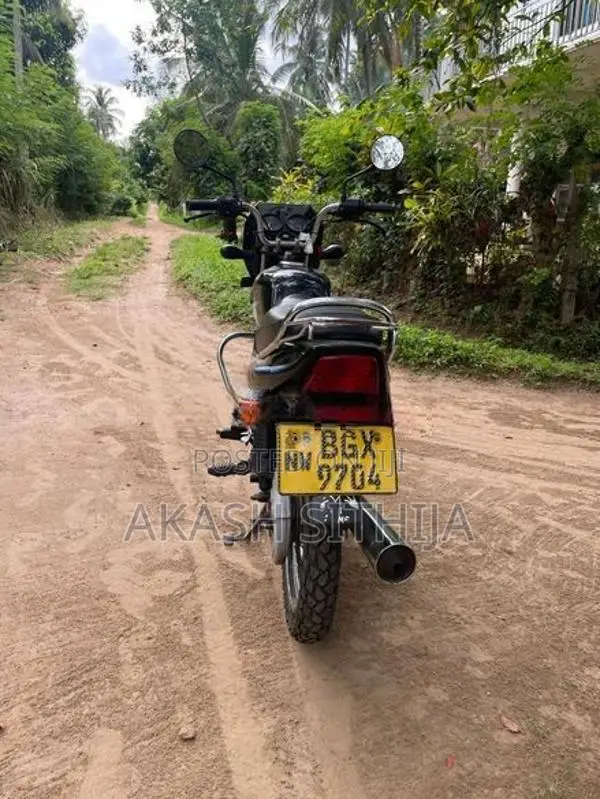 Bajaj CT100 2018