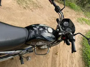 Bajaj CT100 2018