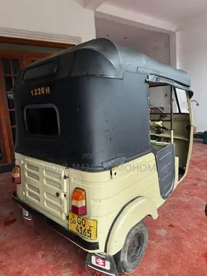 Bajaj RE 2021
