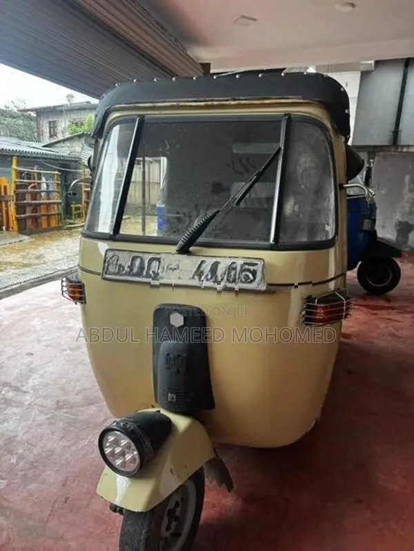 Bajaj RE 2021