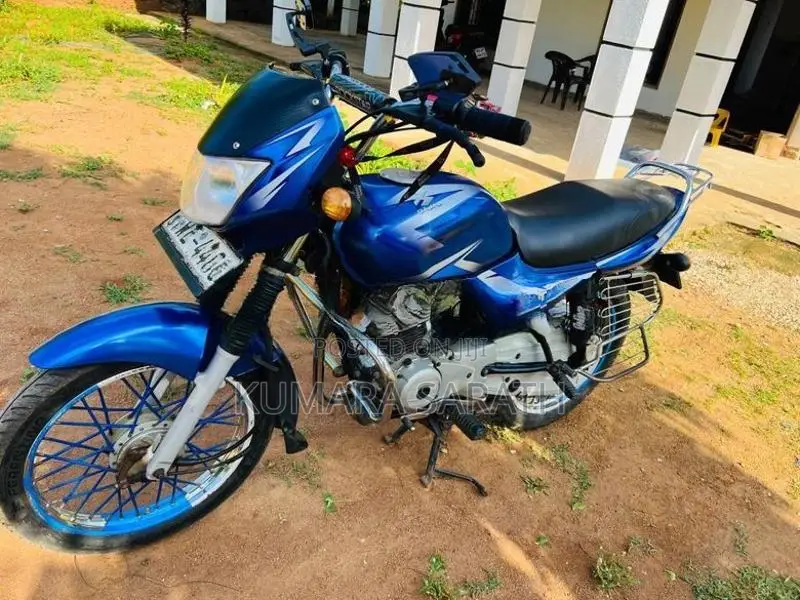 Bajaj CT100 2012