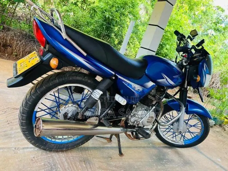 Bajaj CT100 2012