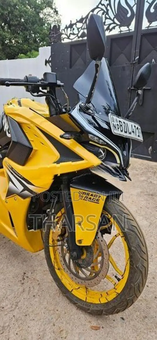 Bajaj Pulsar RS200 2016