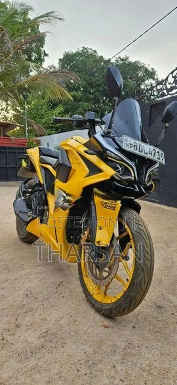 Bajaj Pulsar RS200 2016
