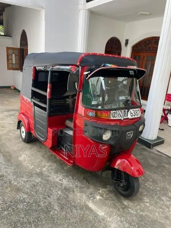 Bajaj RE 2016