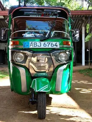 Bajaj RE Three Wheeler 2015