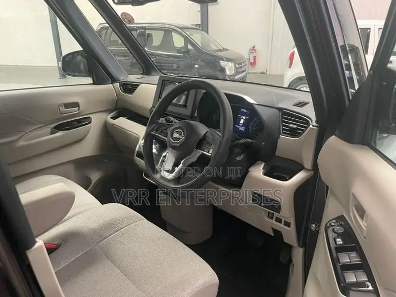 Nissan Roox 2024